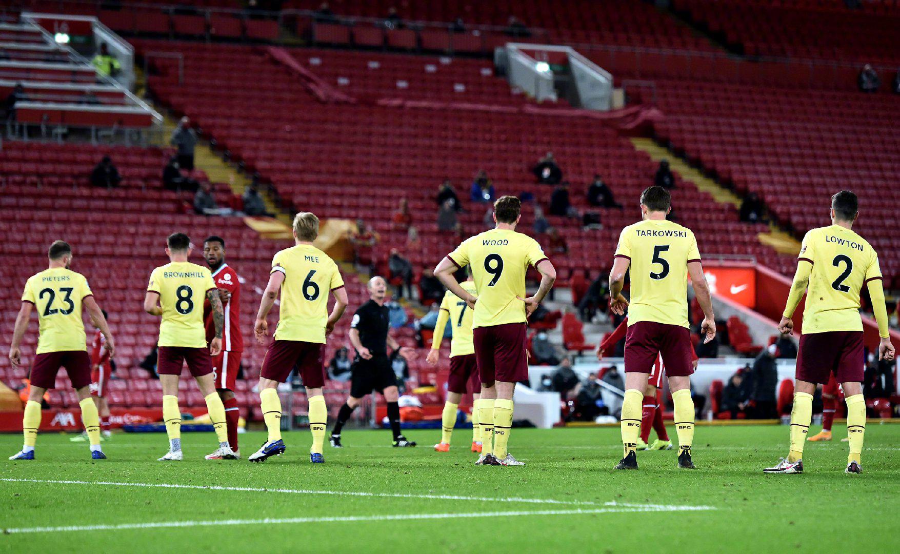 示出其足球 示出其足球